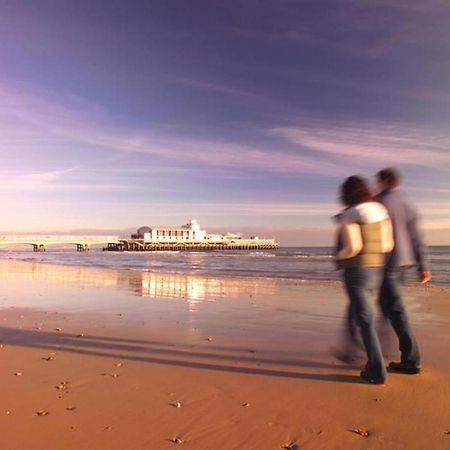 Bournecoast - Stylish Flat With Balcony - Sea Views - 10 Min Walk To Beach - Parking - Wifi - Fm8407 Bournemouth Buitenkant foto