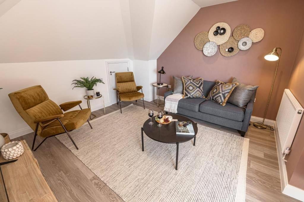 Bournecoast - Stylish Flat With Balcony - Sea Views - 10 Min Walk To Beach - Parking - Wifi - Fm8407 Bournemouth Buitenkant foto
