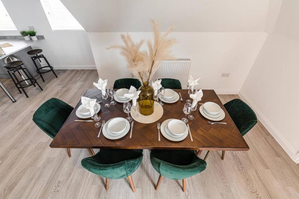 Bournecoast - Stylish Flat With Balcony - Sea Views - 10 Min Walk To Beach - Parking - Wifi - Fm8407 Bournemouth Buitenkant foto