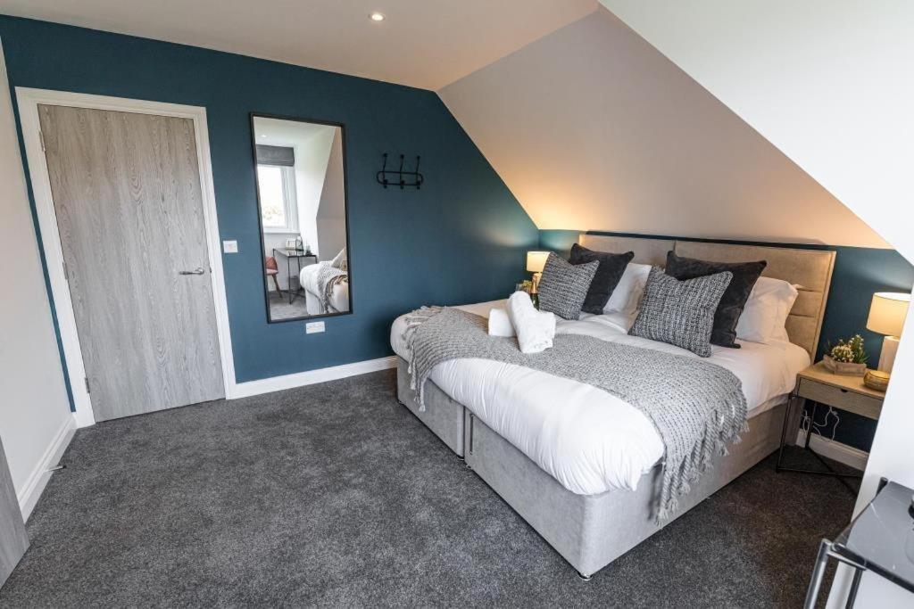 Bournecoast - Stylish Flat With Balcony - Sea Views - 10 Min Walk To Beach - Parking - Wifi - Fm8407 Bournemouth Buitenkant foto