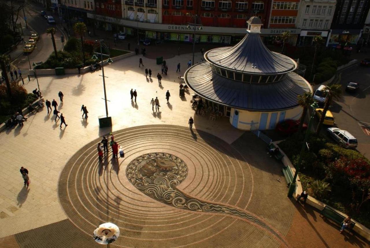 Bournecoast - Stylish Flat With Balcony - Sea Views - 10 Min Walk To Beach - Parking - Wifi - Fm8407 Bournemouth Buitenkant foto