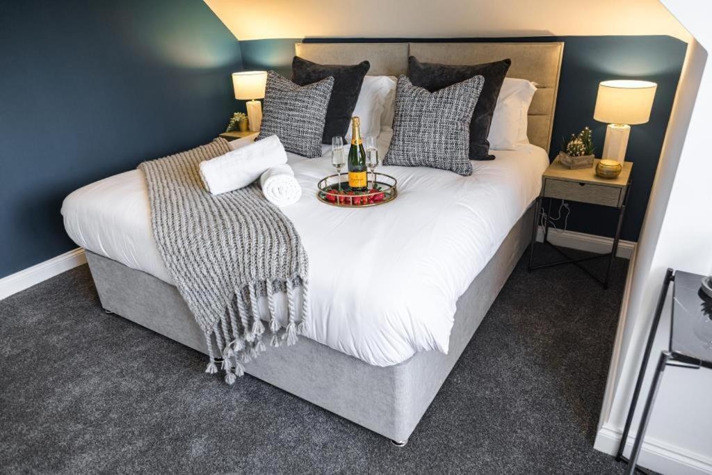 Bournecoast - Stylish Flat With Balcony - Sea Views - 10 Min Walk To Beach - Parking - Wifi - Fm8407 Bournemouth Buitenkant foto